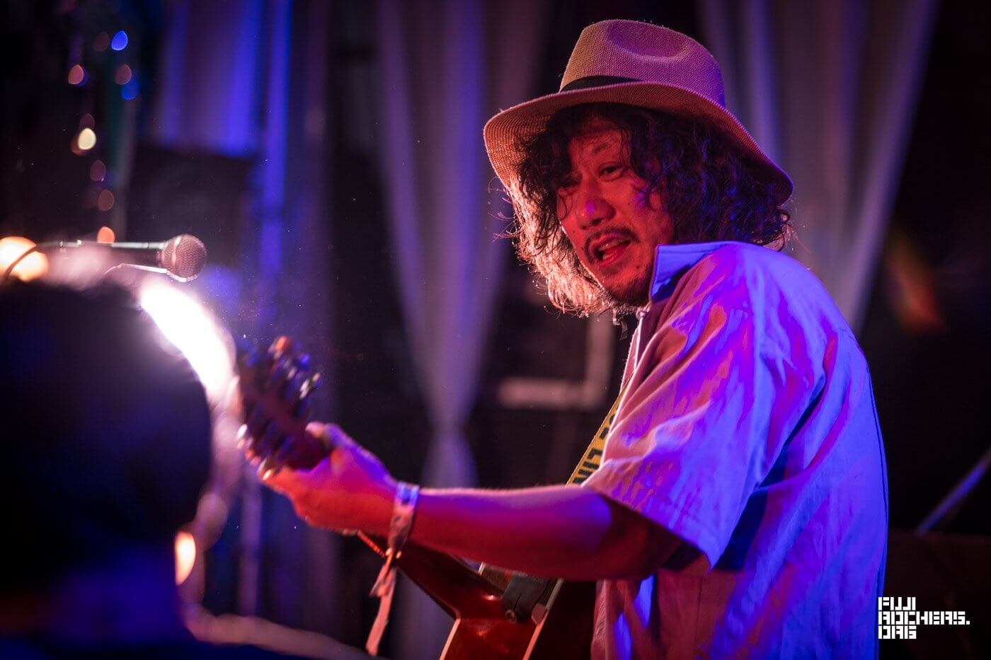 AO YOUNG & FLYING GIMMY’S