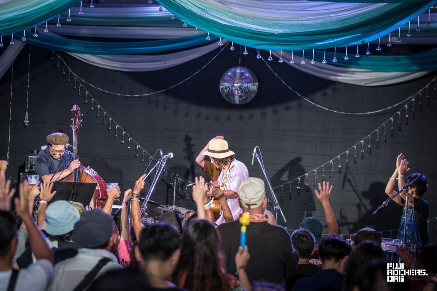 AO YOUNG & FLYING GIMMY’S