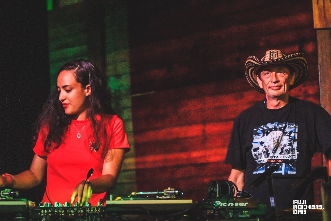 CUMBIA KID meets CHONTA DJ