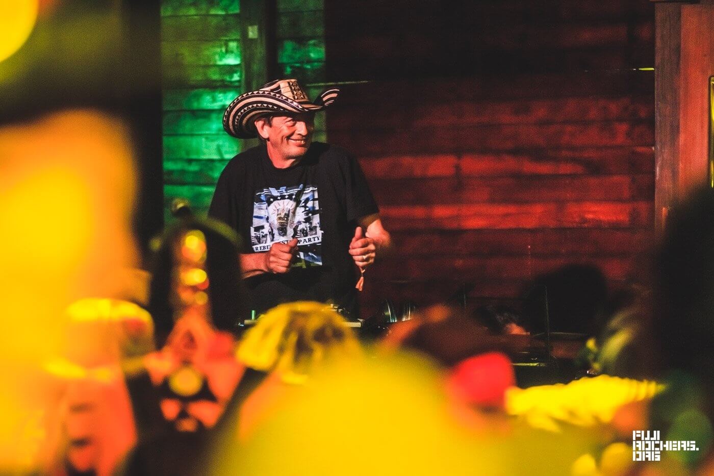 CUMBIA KID meets CHONTA DJ