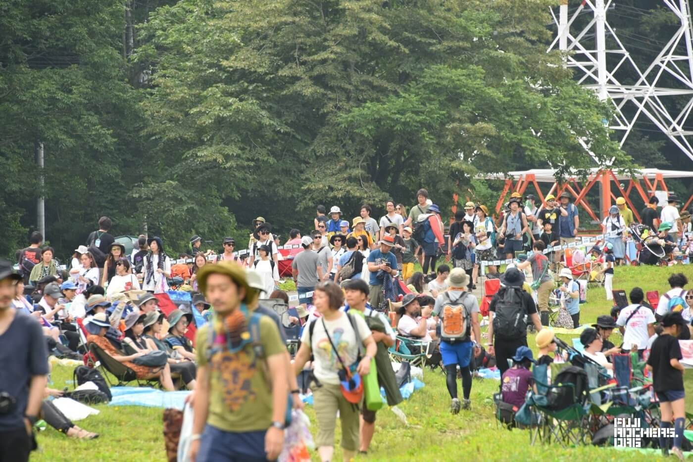 入場開始からグリーン付近の様子