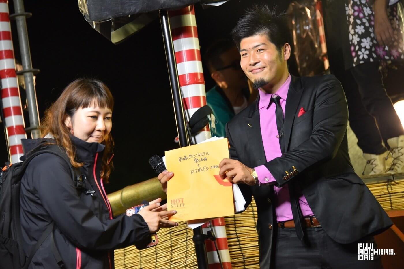 毎年恒例、大盛りあがりの大抽選会
