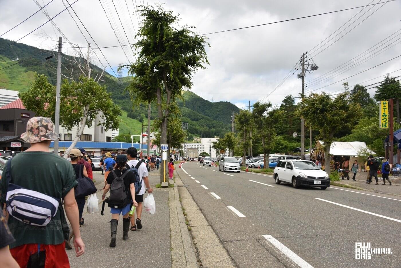2日目入場ゲート前からグリーンの様子