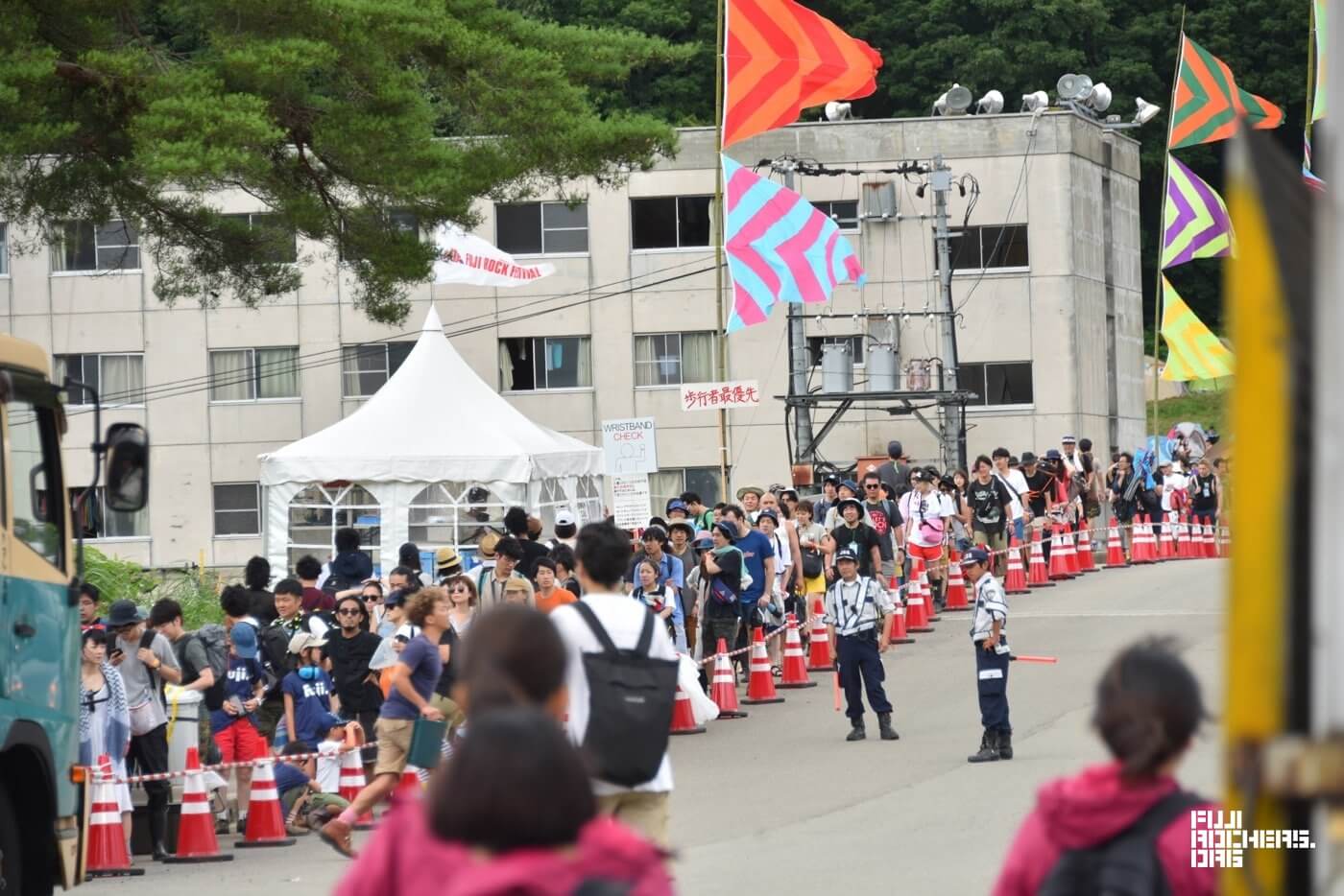 2日目入場ゲート前からグリーンの様子