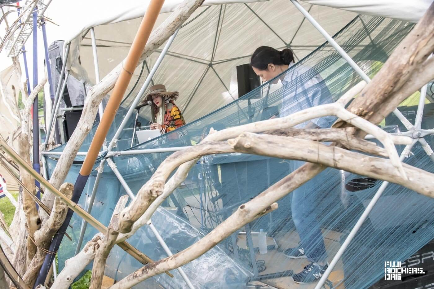 ERUSAERT AMIHSUKAY（水曜日のカンパネラ×オオルタイチ）