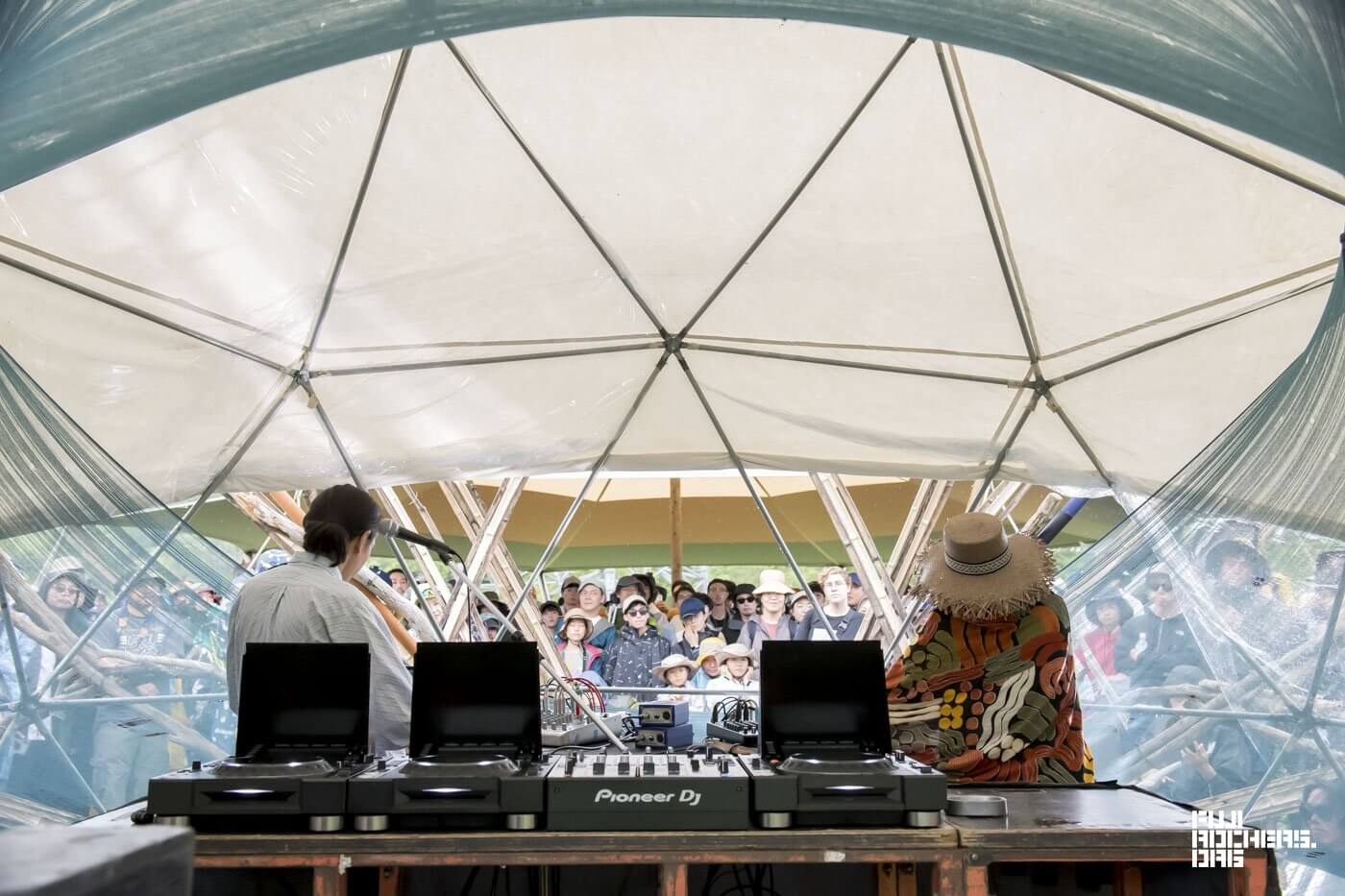 ERUSAERT AMIHSUKAY（水曜日のカンパネラ×オオルタイチ）