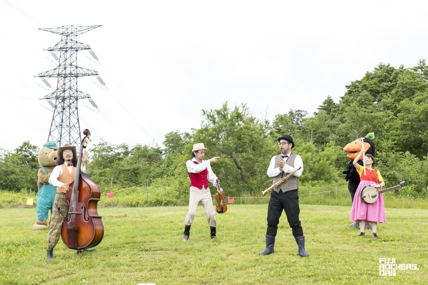 天空の住人、怪しい3人組のライブ!