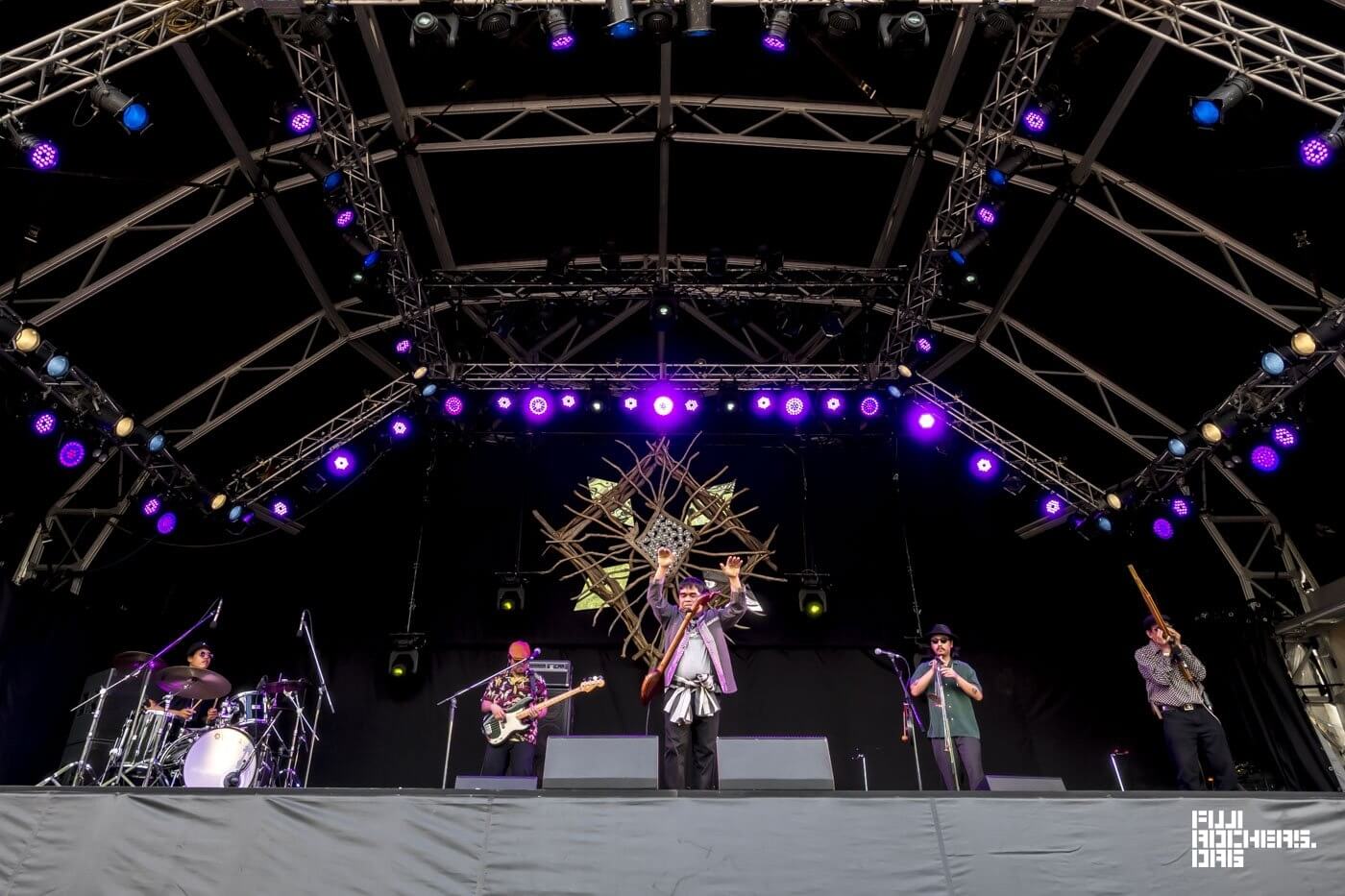 THE PARADISE BANGKOK MOLAM INTERNATIONAL BAND