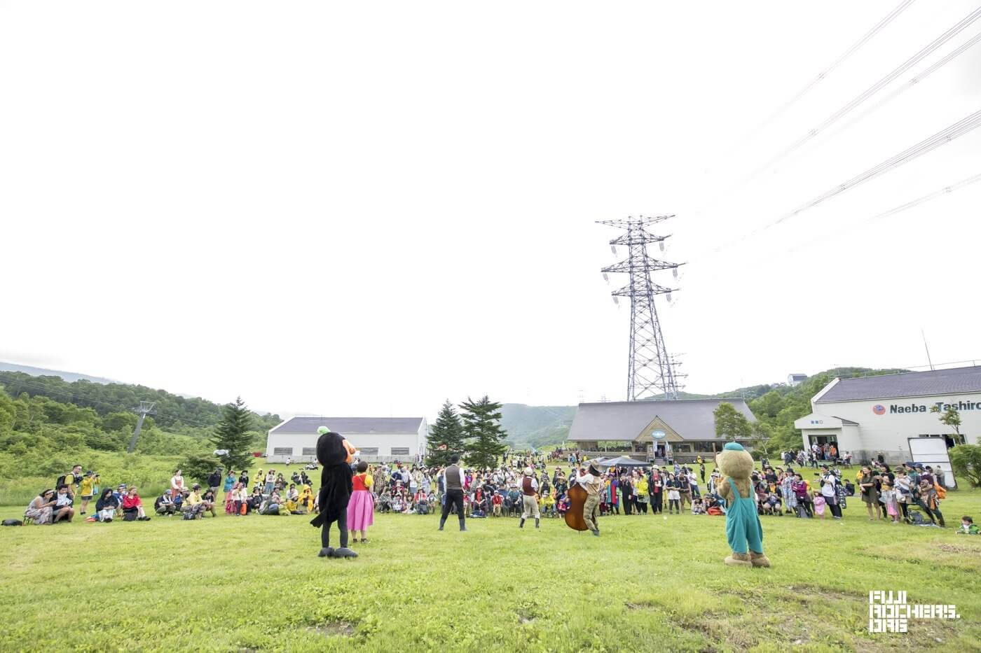 天空の住人、怪しい3人組のライブ!
