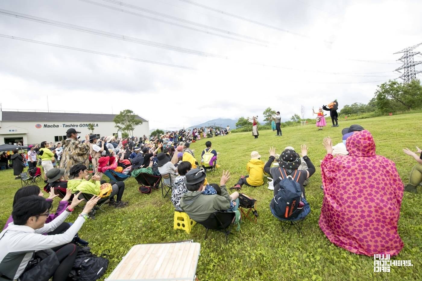 天空の住人、怪しい3人組のライブ!