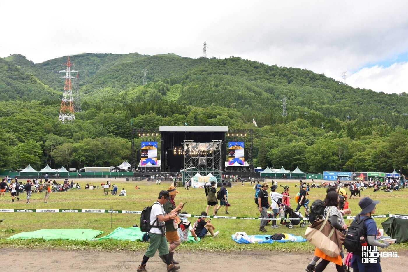 2日目入場ゲート前からグリーンの様子