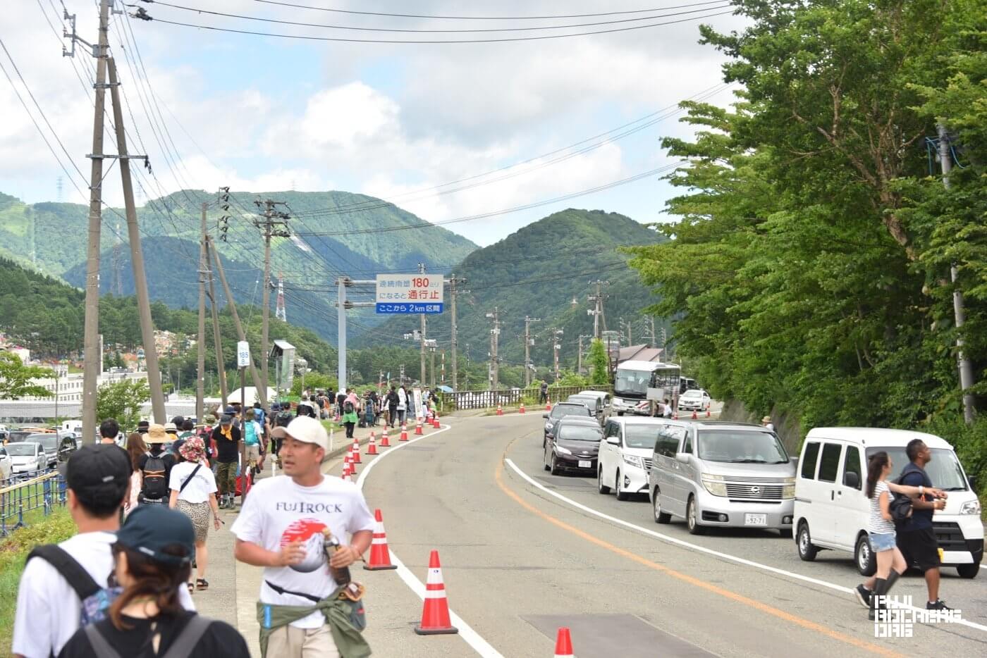 2日目入場ゲート前からグリーンの様子