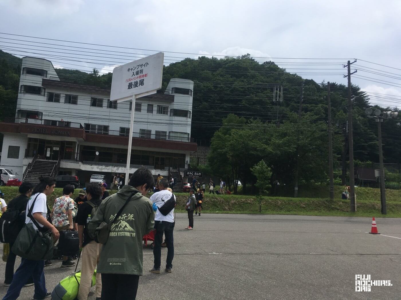 10:00 キャンプサイト待機列の様子