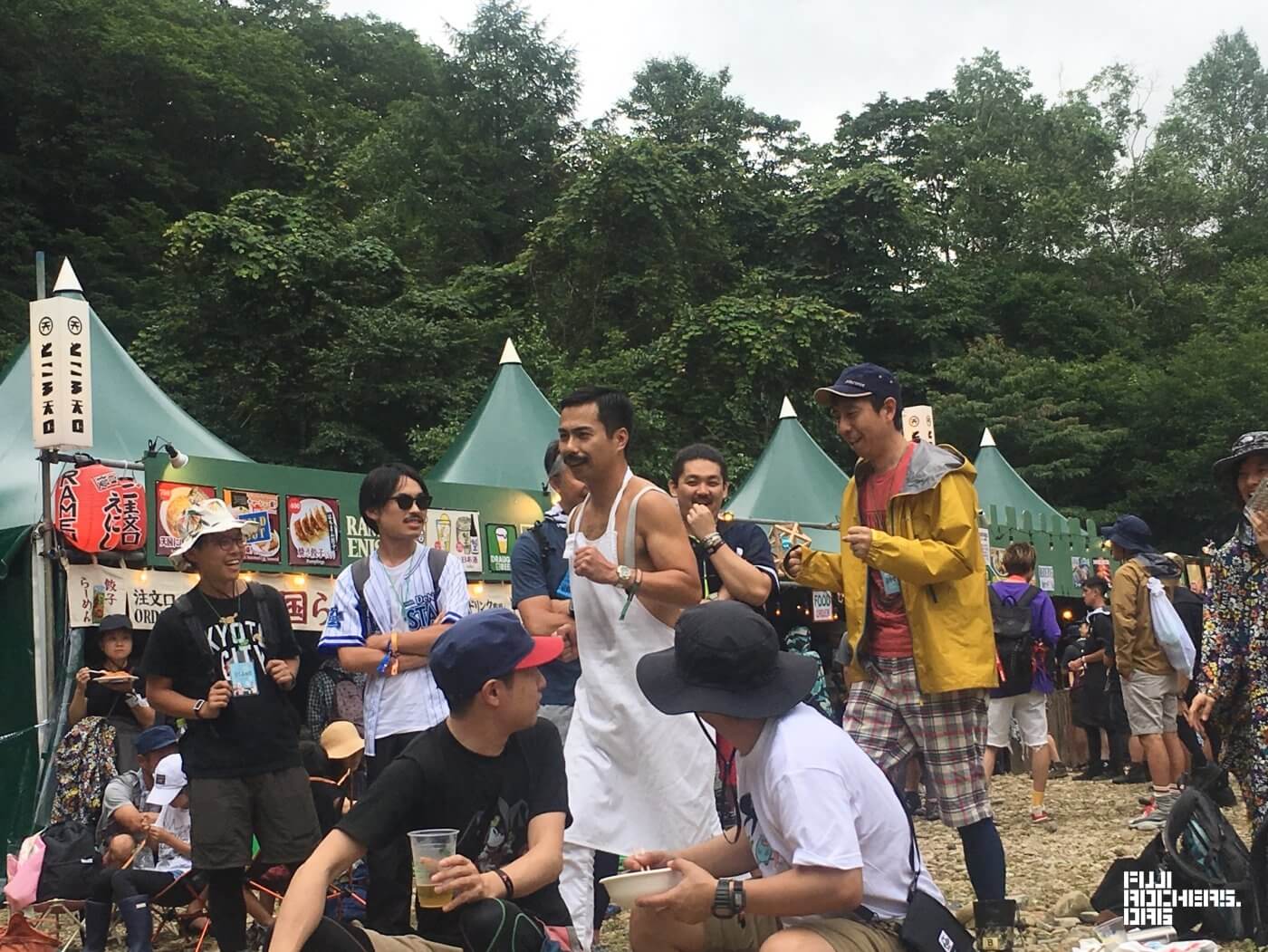 お父さん、フレディにつかまる