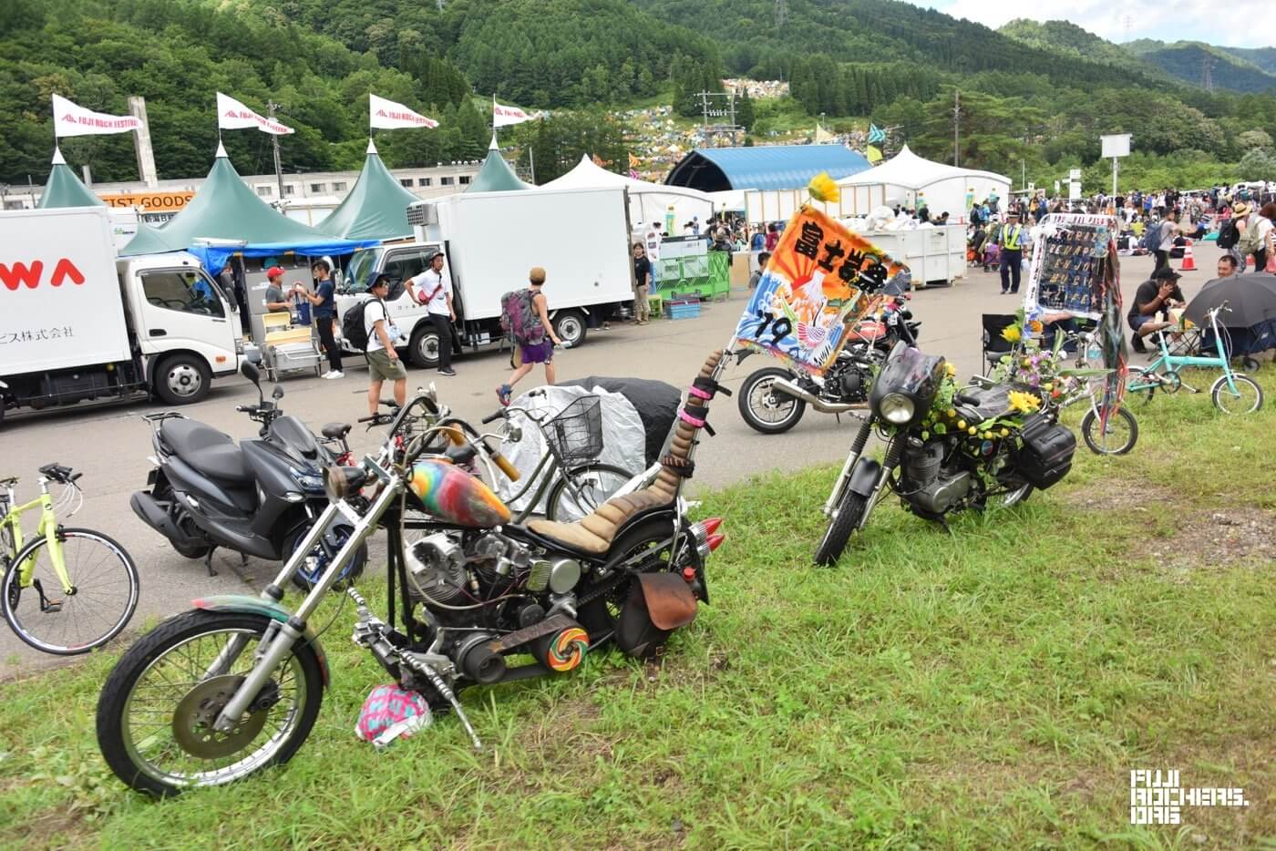 2日目入場ゲート前からグリーンの様子