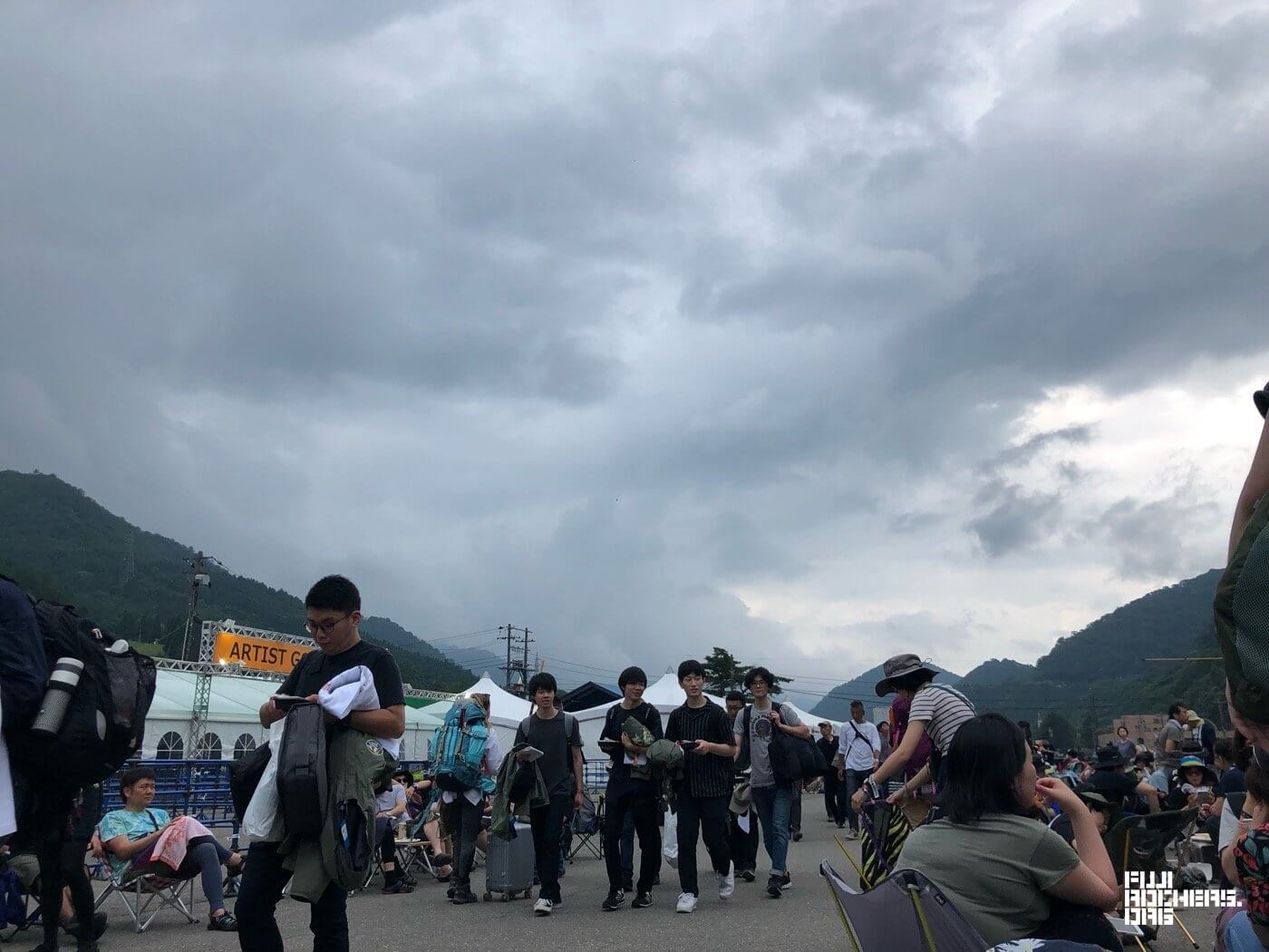 ごつめの雨雲が…