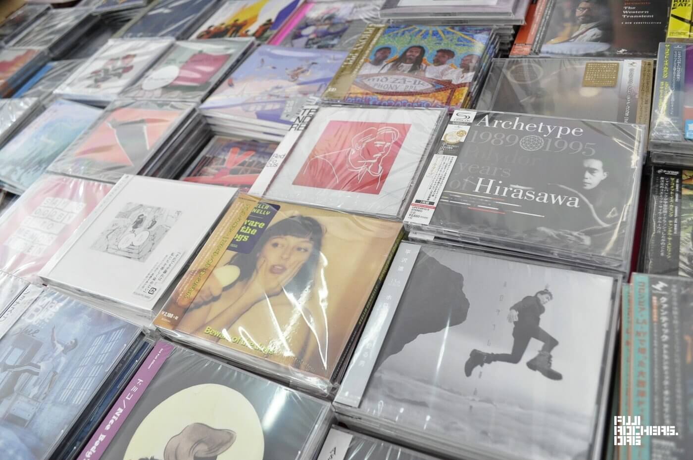 準備が進む場外エリアの岩盤