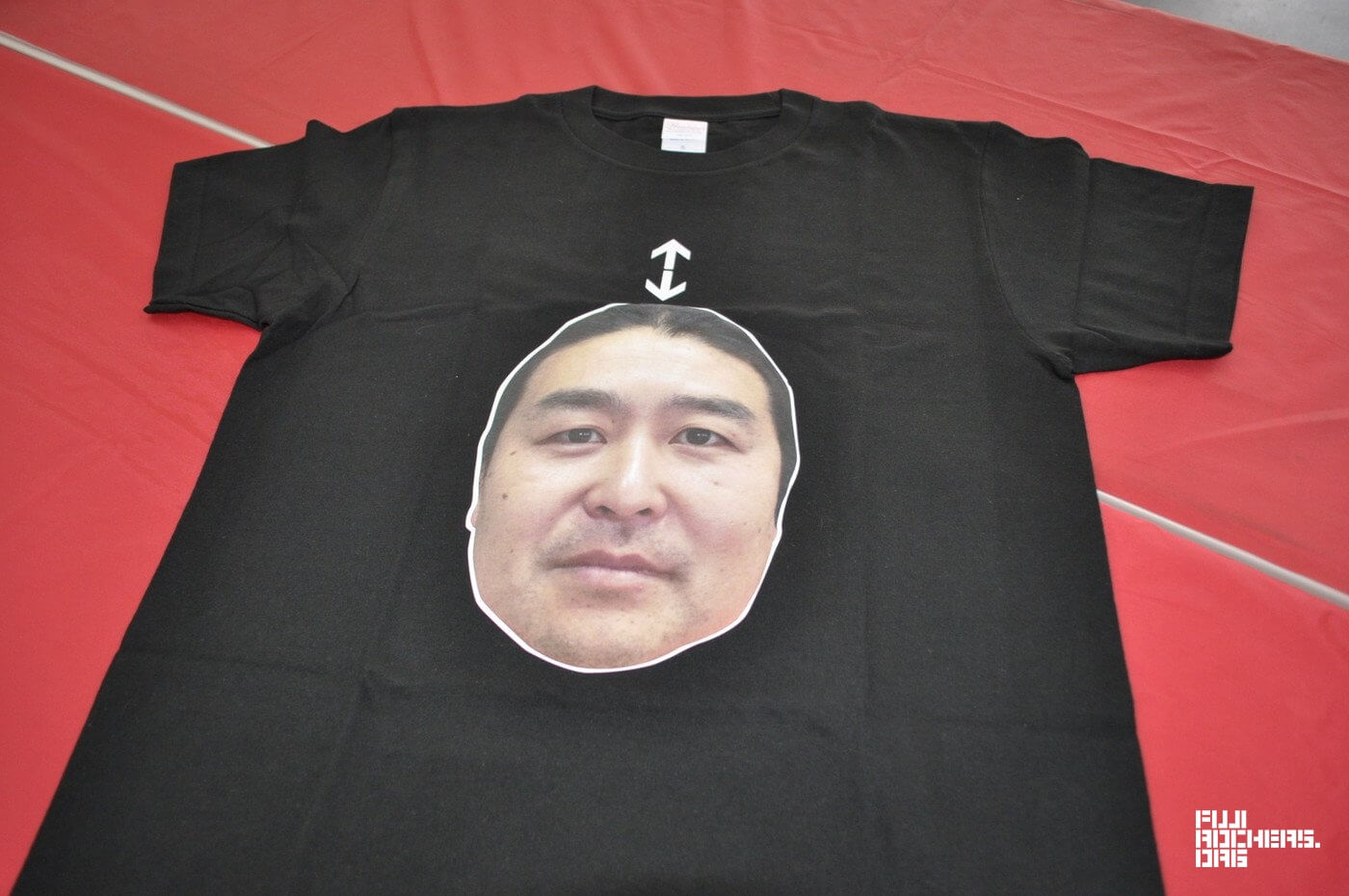 準備が進む場外エリアの岩盤