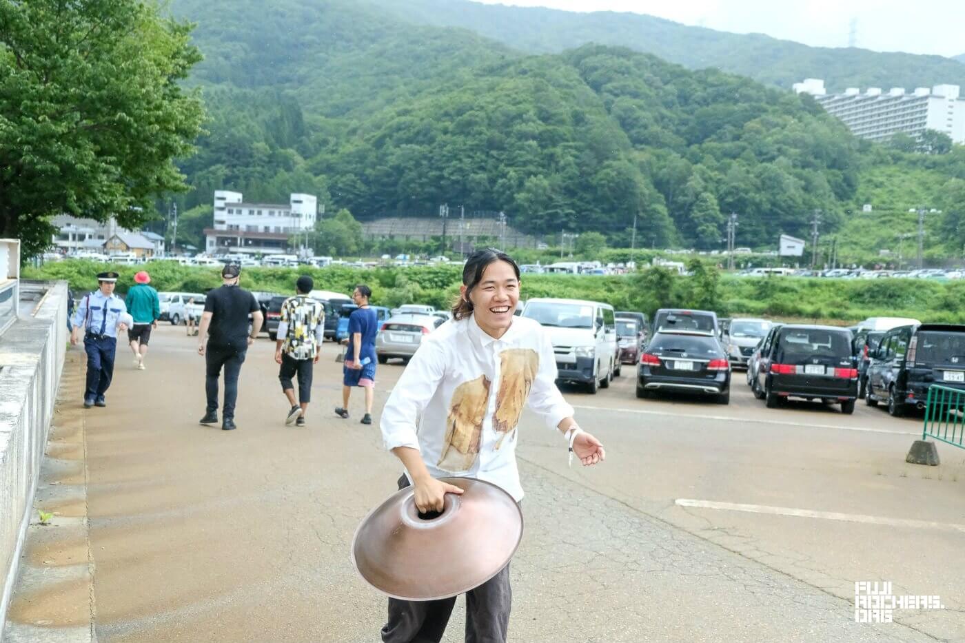 ハンドパン奏者・久保田リョウヘイさんにインタビュー