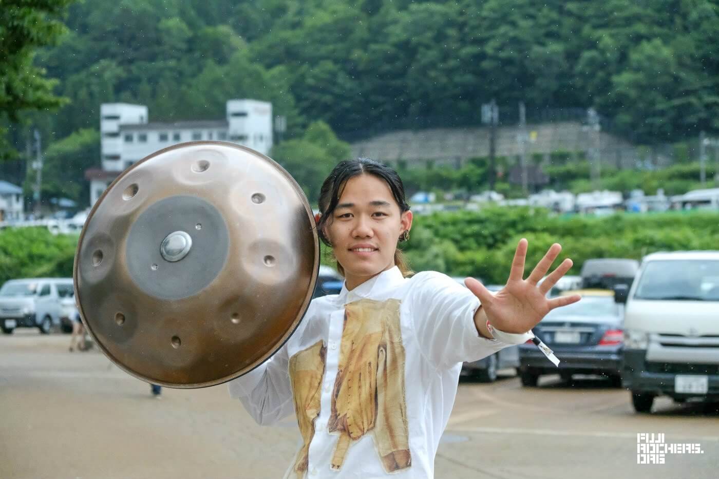 ハンドパン奏者・久保田リョウヘイさんにインタビュー