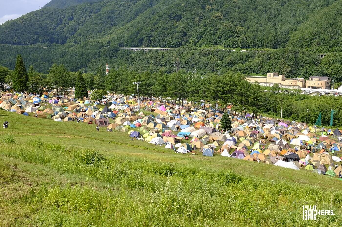 雨後のキャンプサイト