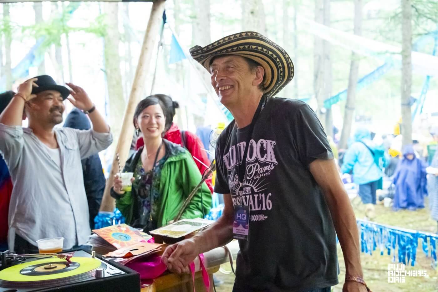 CUMBIA KID meets CHONTA DJ