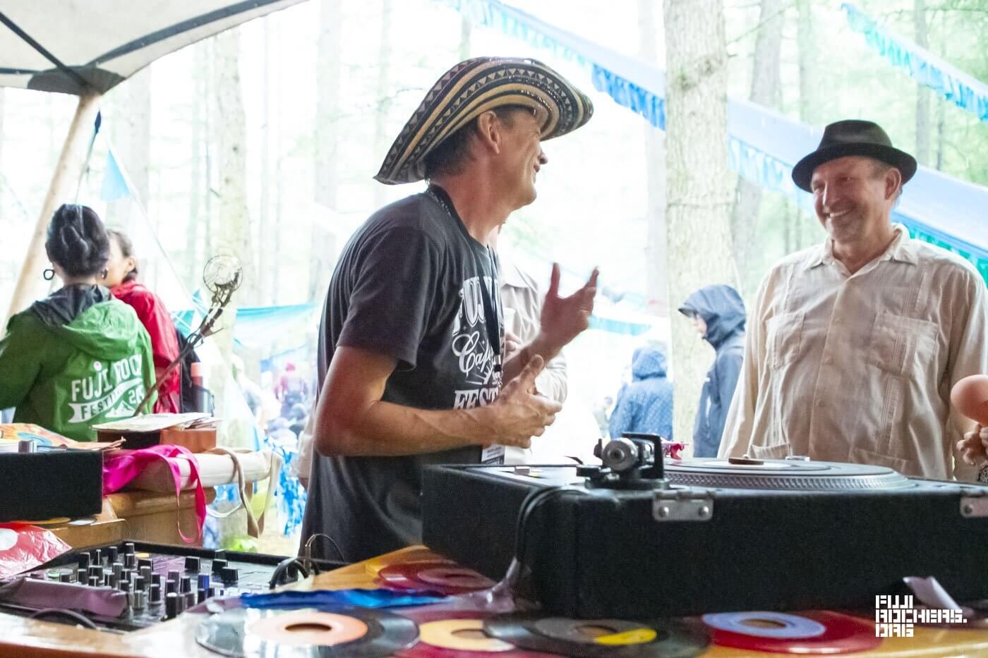 CUMBIA KID meets CHONTA DJ