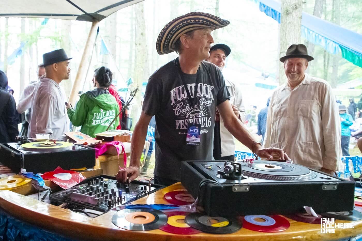 CUMBIA KID meets CHONTA DJ