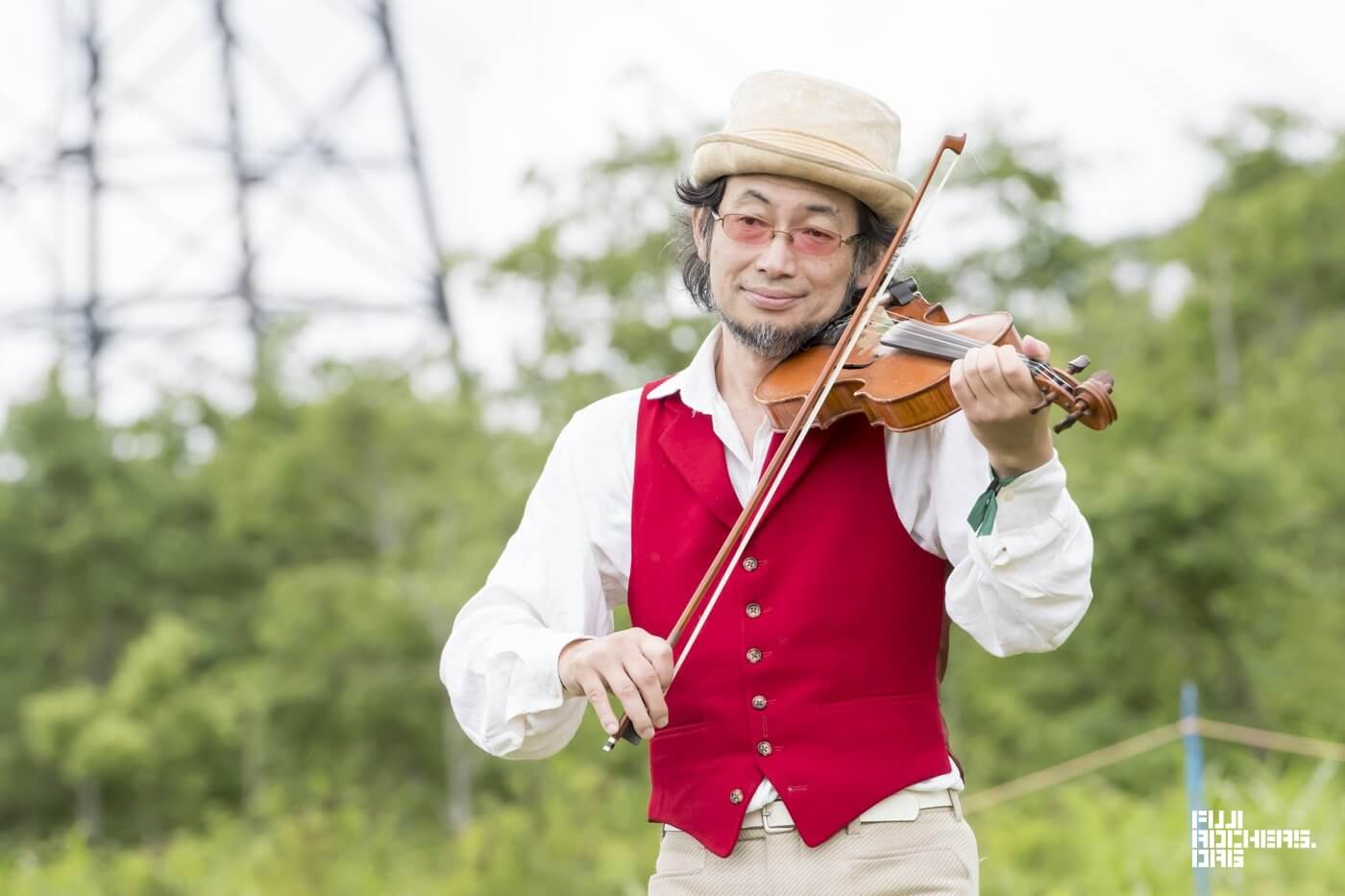 天空の住人、怪しい3人組のライブ!
