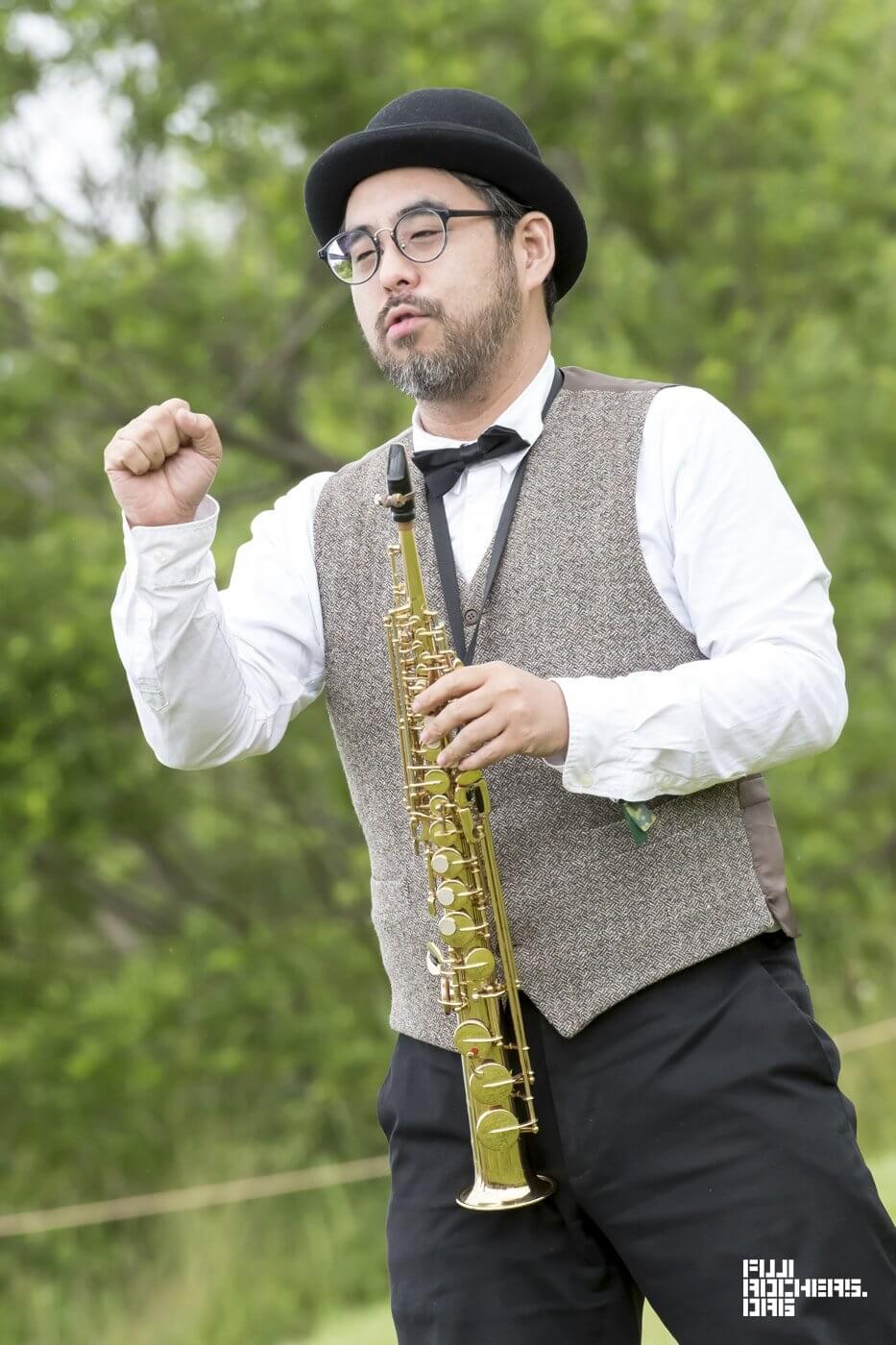天空の住人、怪しい3人組のライブ!