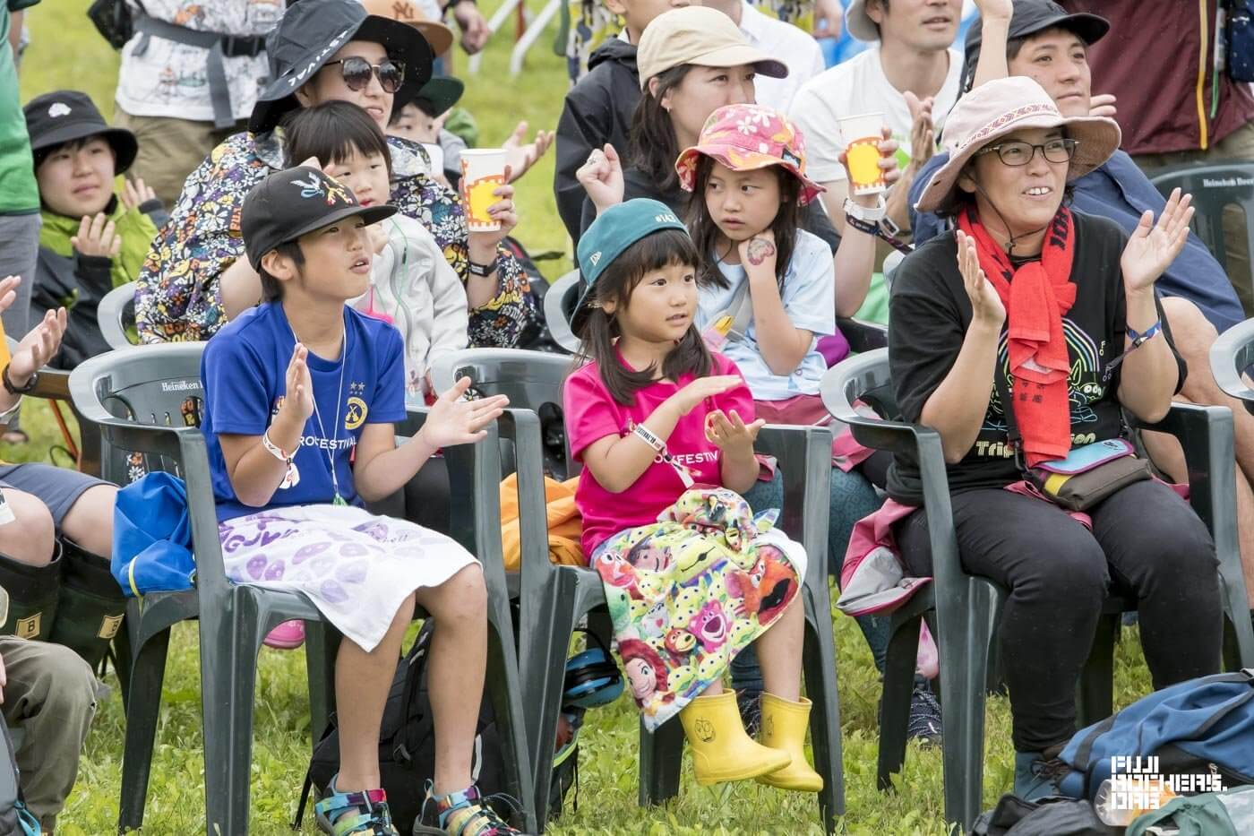 天空の住人、怪しい3人組のライブ!