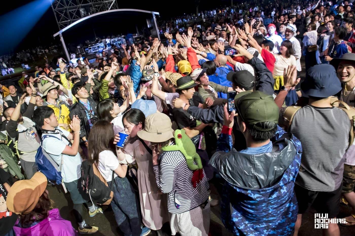 ”POWER TO THE PEOPLE”を聴きながら