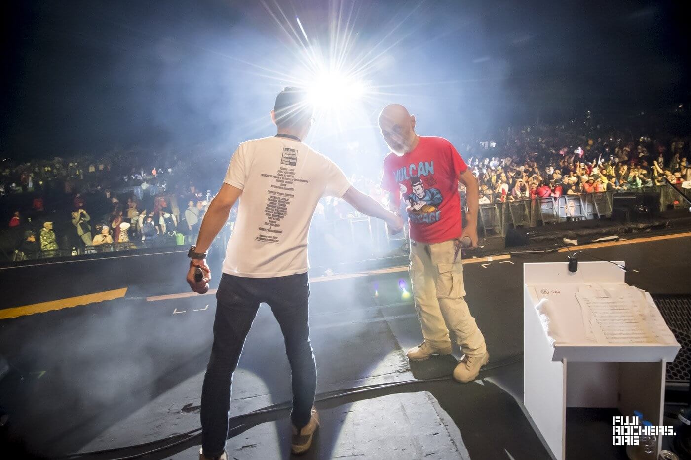 ”POWER TO THE PEOPLE”を聴きながら