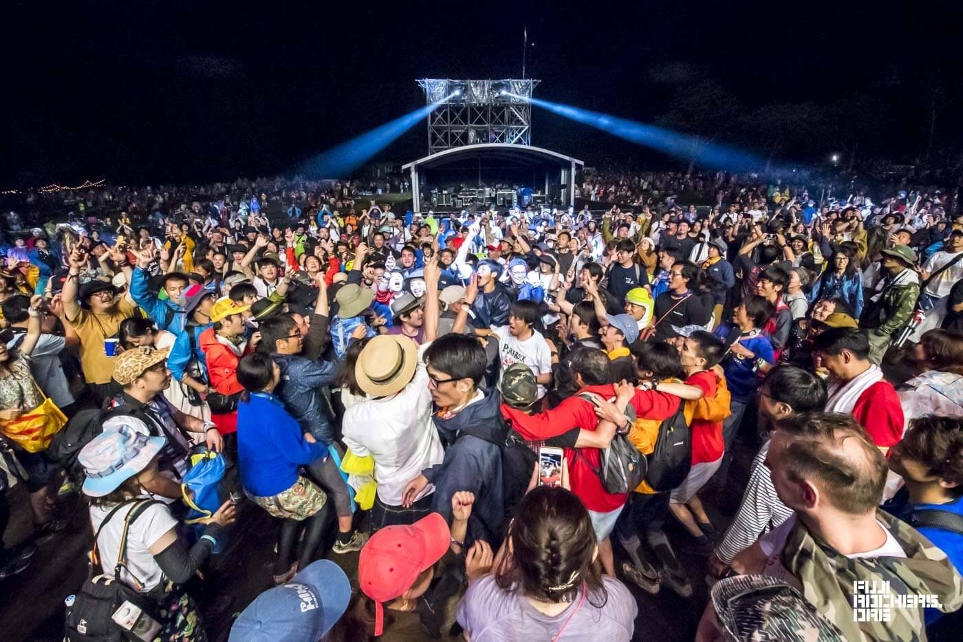 ”POWER TO THE PEOPLE”を聴きながら