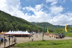 屋根あり！椅子あり！テーブルあり！奥地の巨大休憩スポット