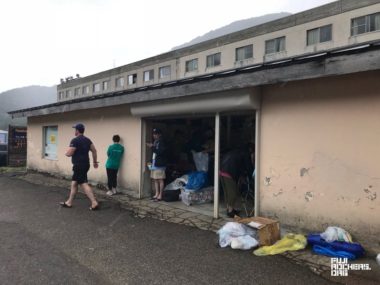 青空が見えてるのに雨