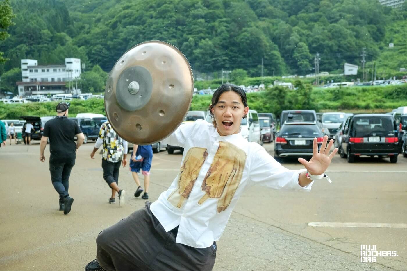 ハンドパン奏者・久保田リョウヘイさんにインタビュー