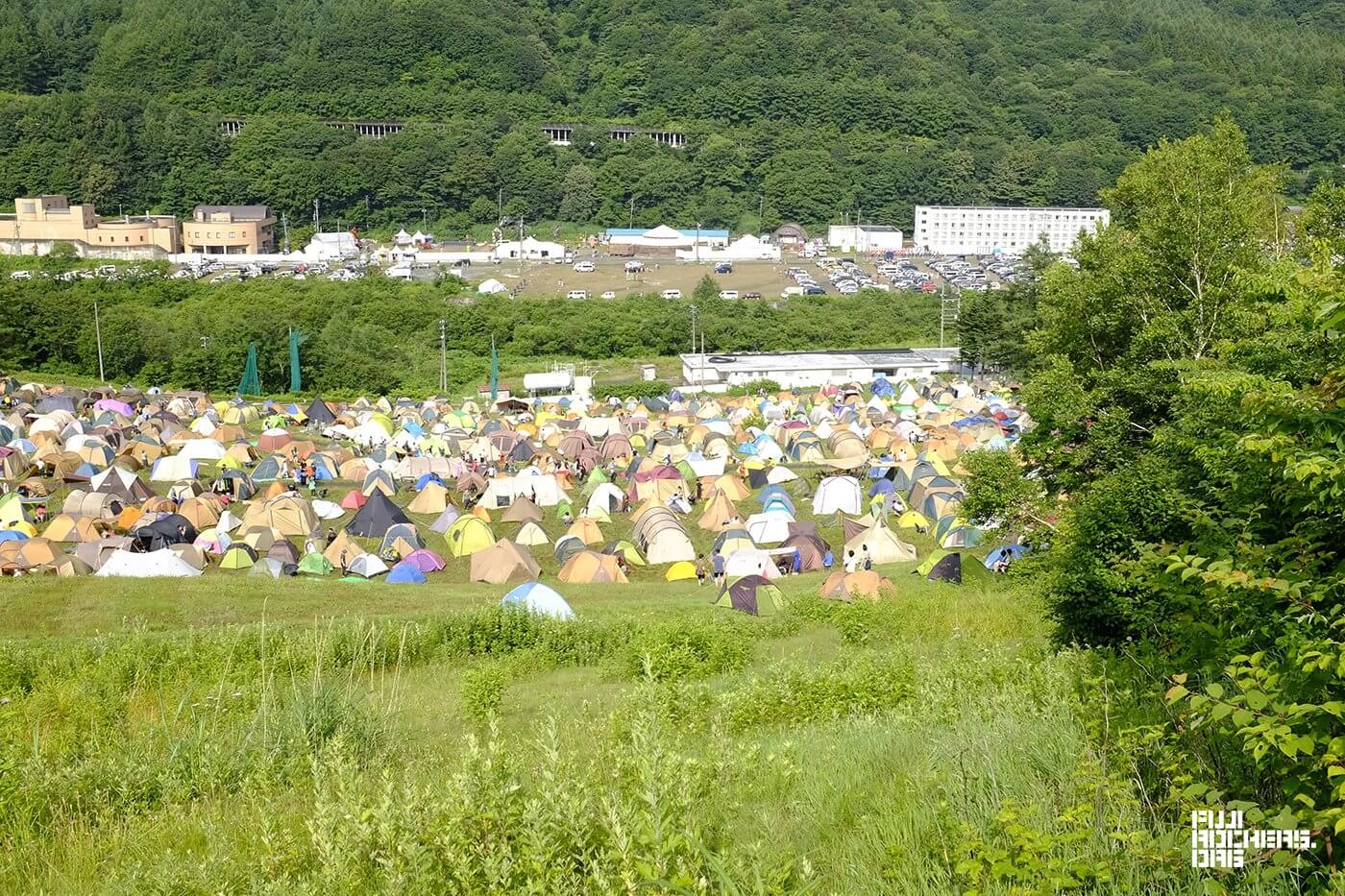 雨後のキャンプサイト