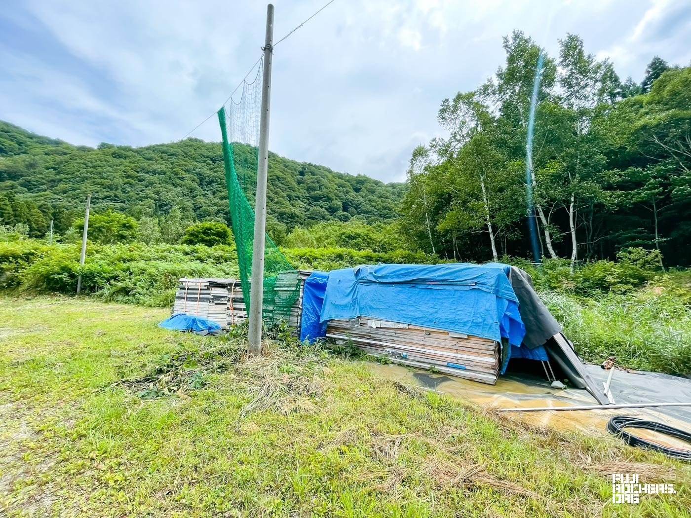 オレンジ・カフェ 入り口が舗装されました