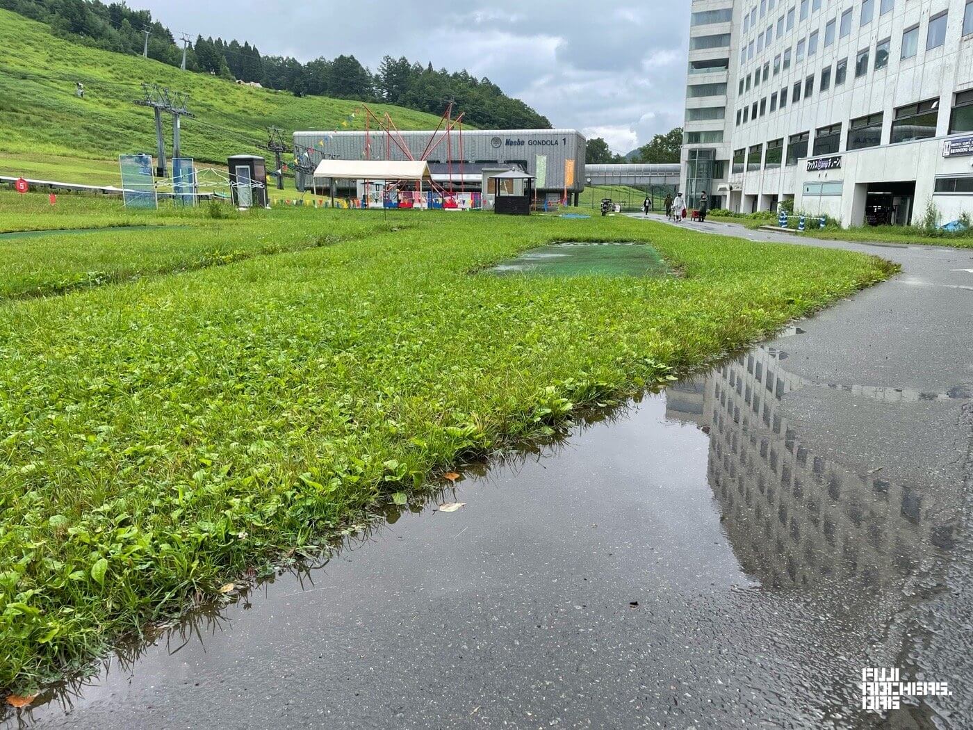 晴れたり、曇ったり、雷が鳴ったり。