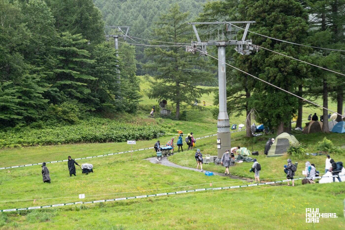 雨のテント設営は、もう大変！