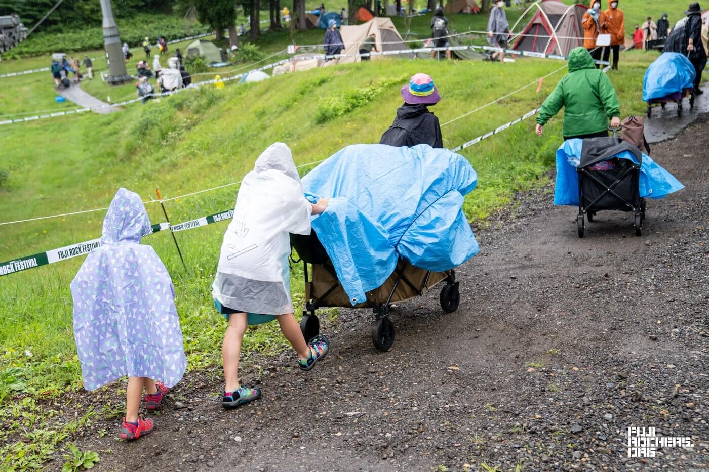 雨のテント設営は、もう大変！