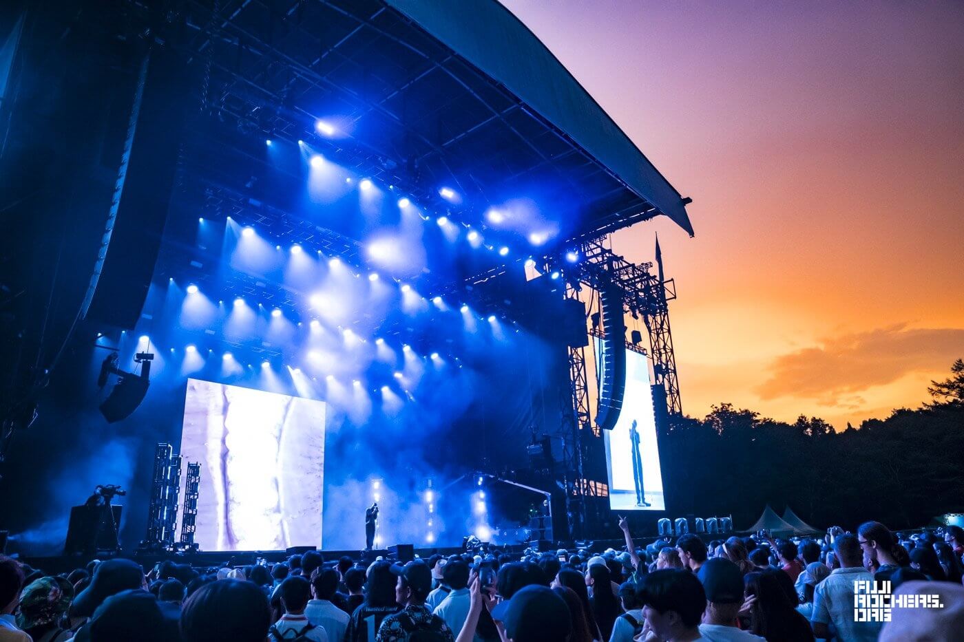 DANIEL CAESAR