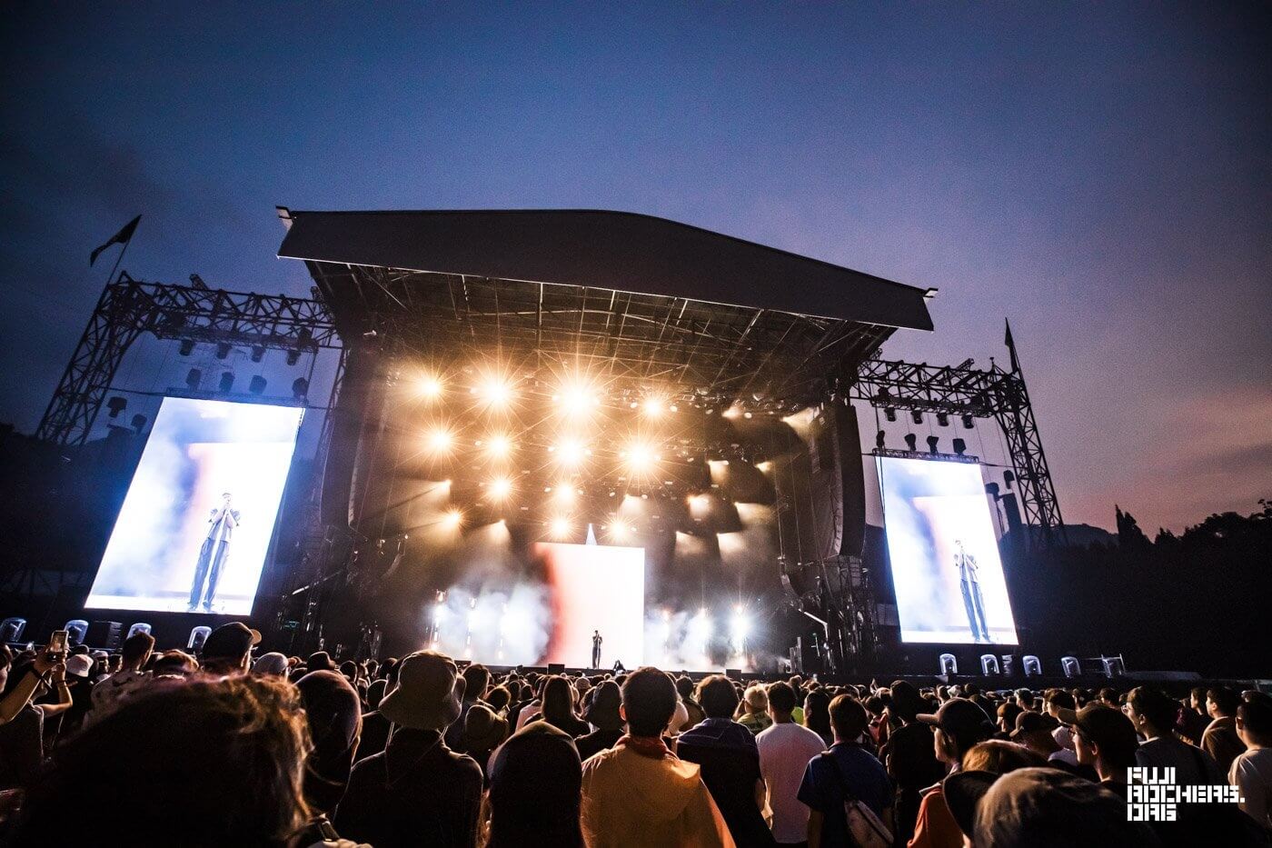 DANIEL CAESAR