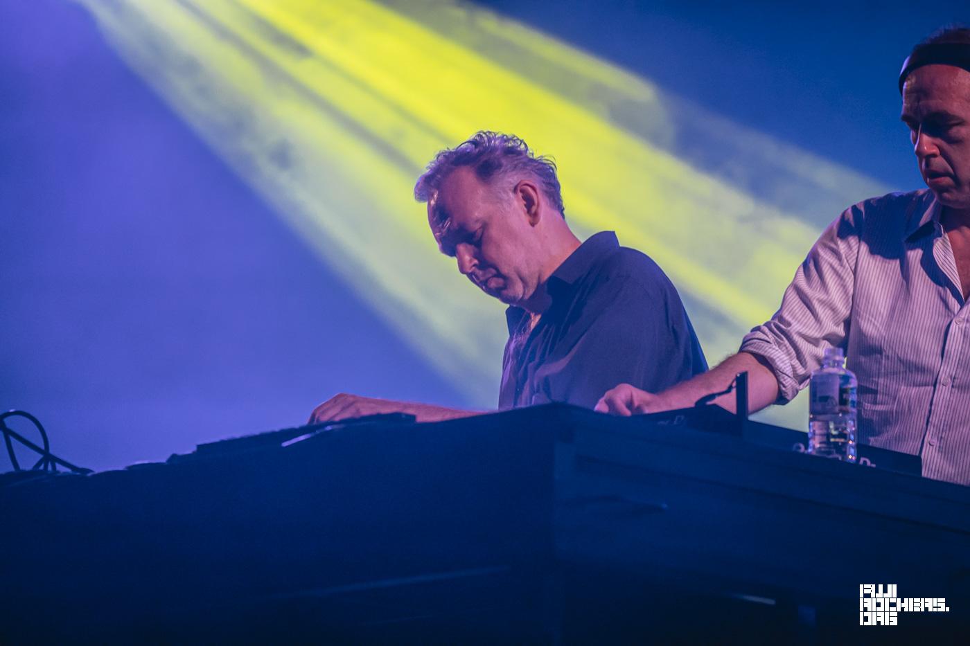 2manydjs (dj set)