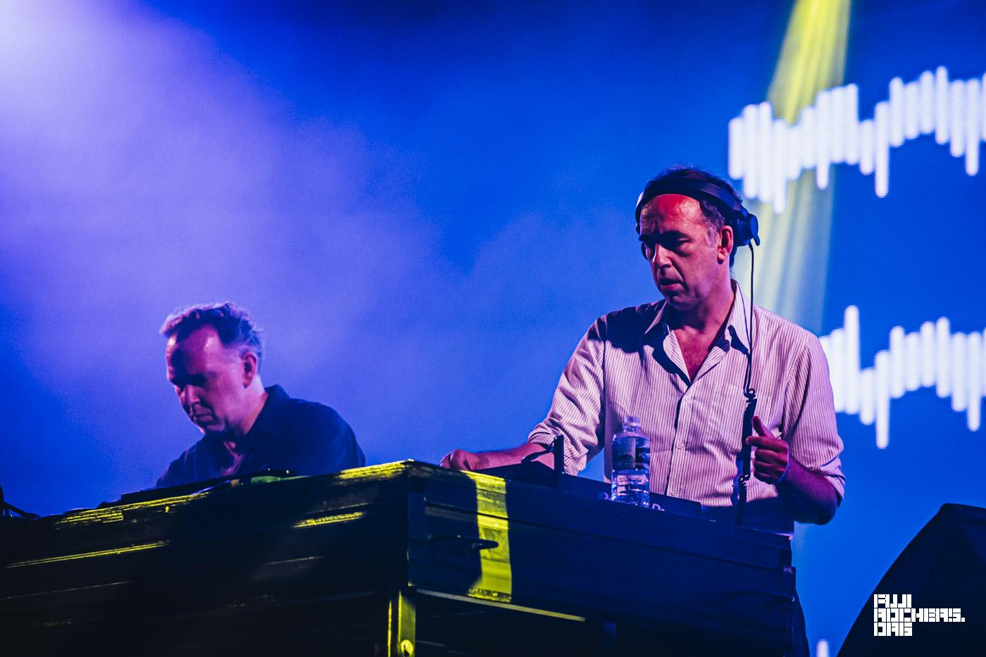 2manydjs (dj set)