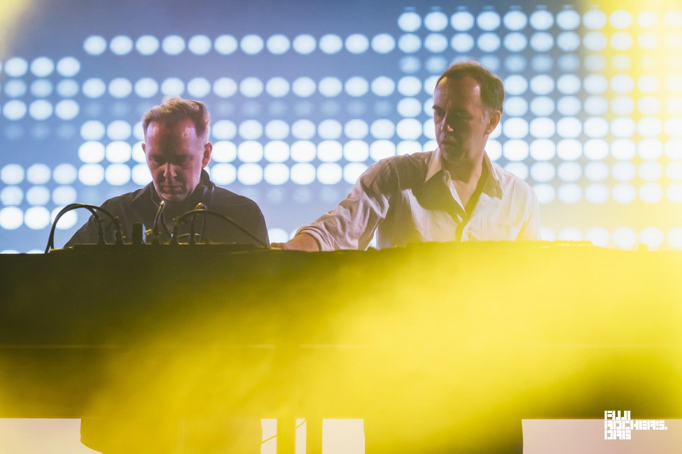 2manydjs (dj set)