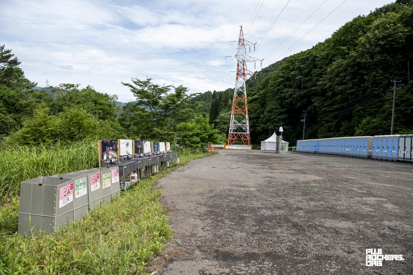 トイレ前にゴミ箱発見！