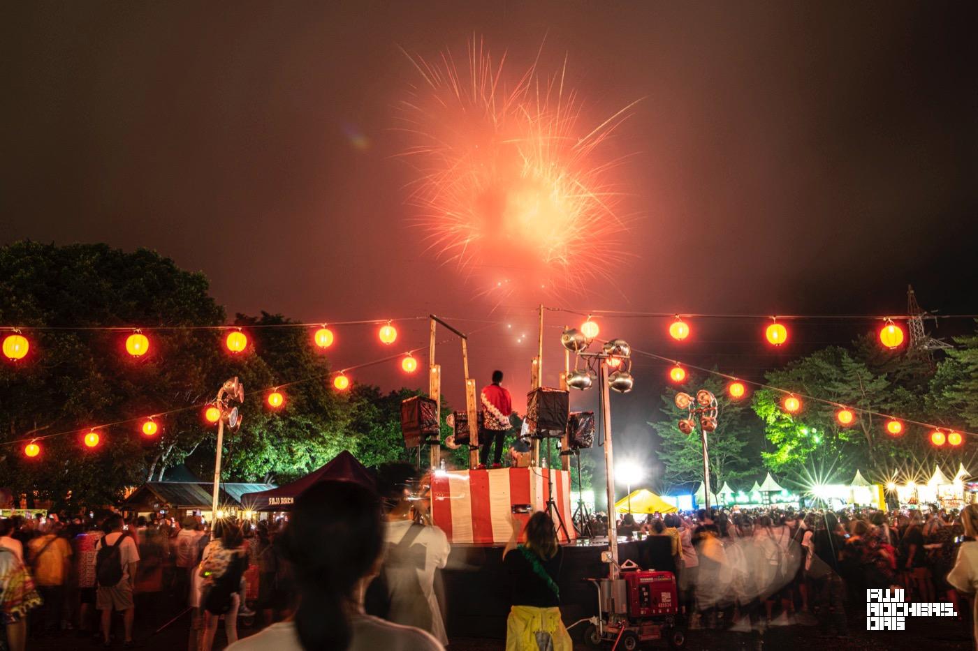 あいにくの空模様でも花火は花火！