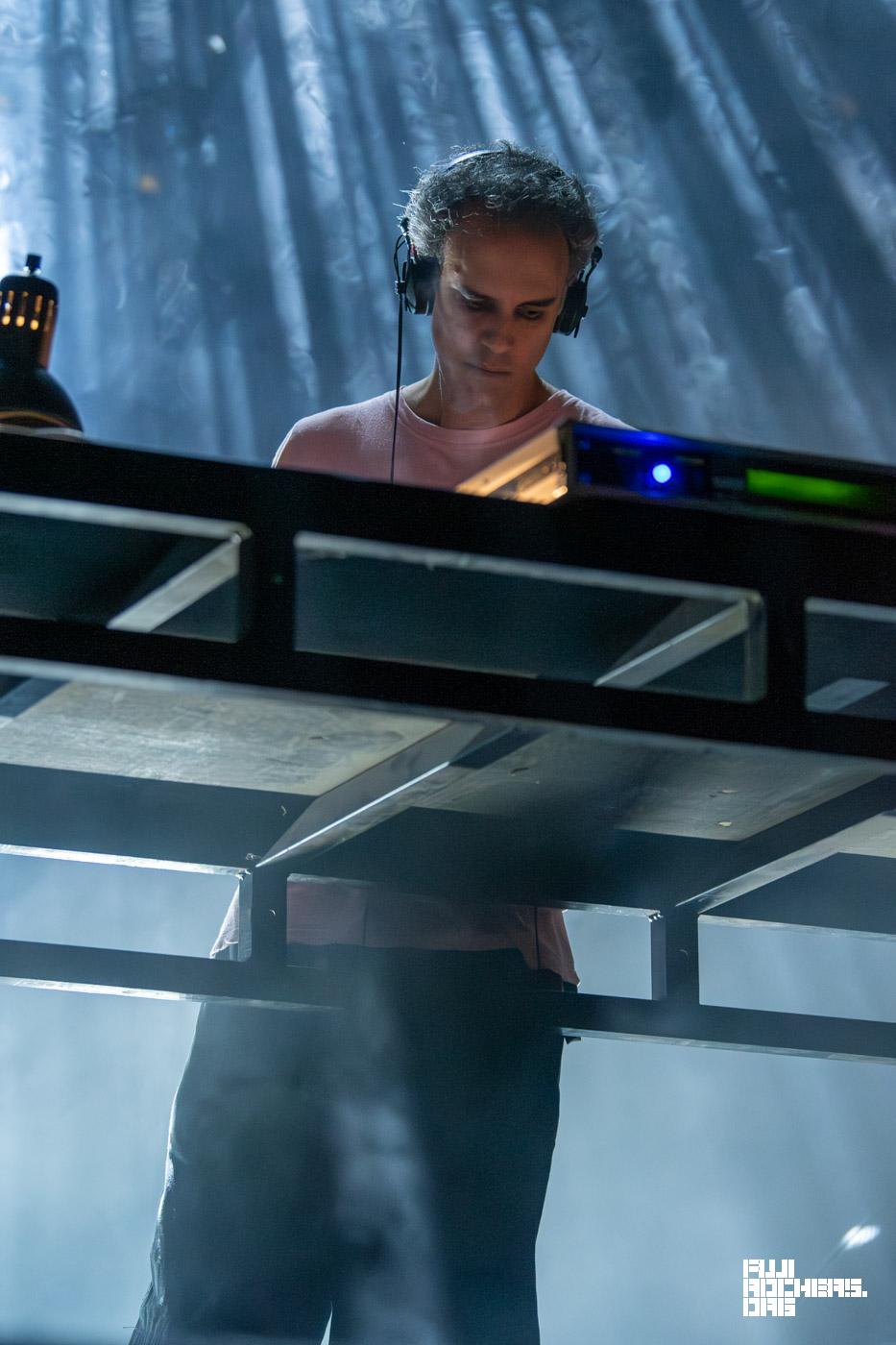 FOUR TET